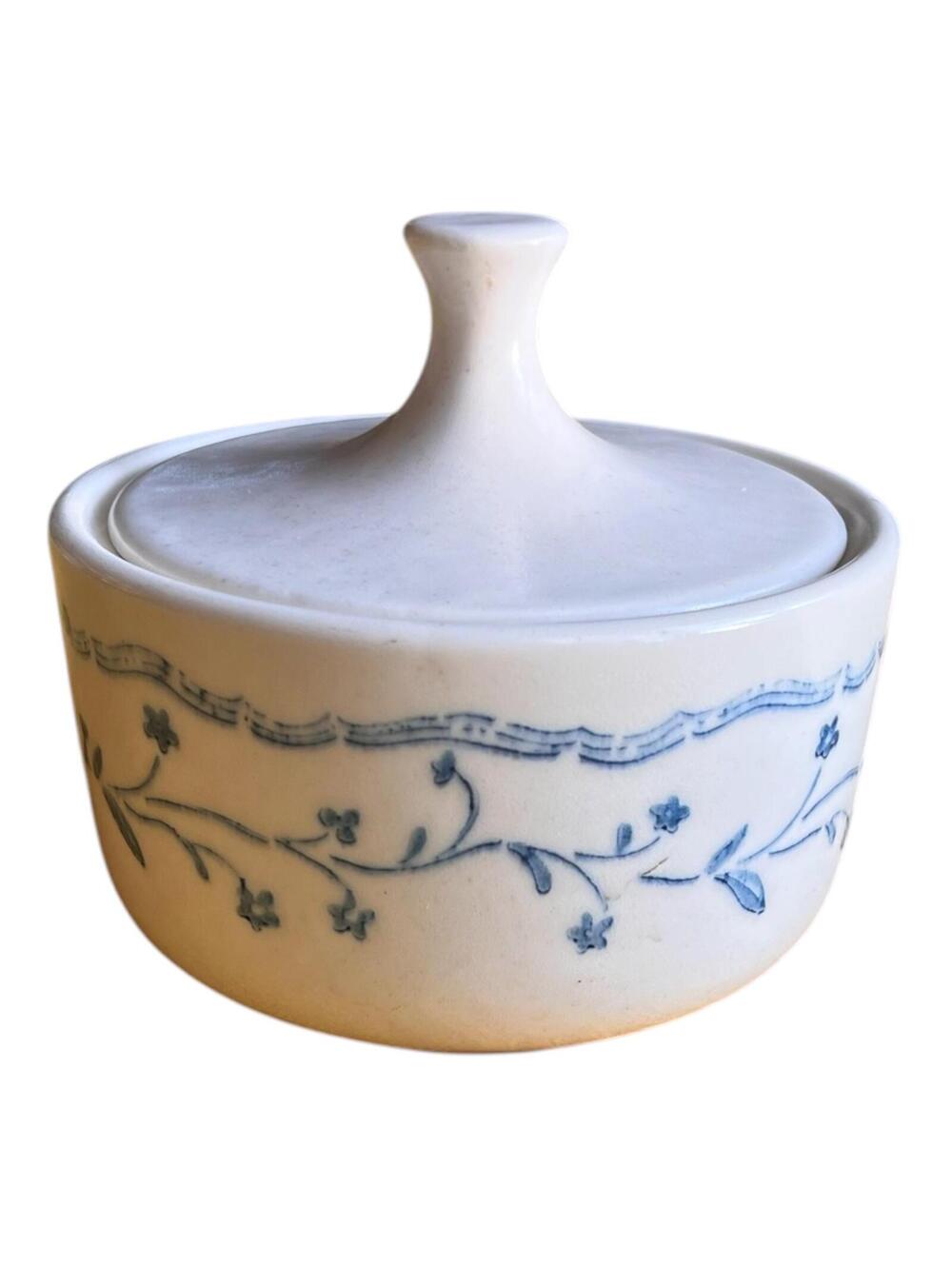 Vintage Royal USA Country Charm Lidded Stoneware Bowl Blue Floral Americana